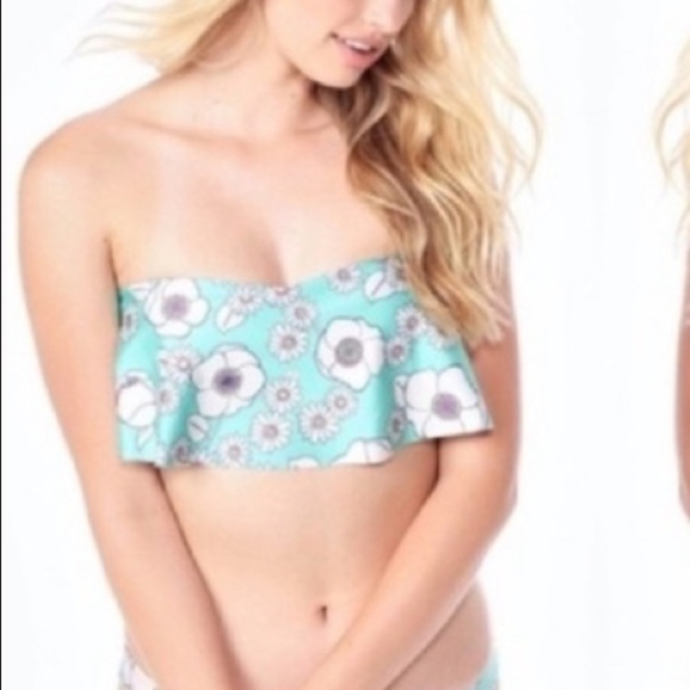 NWOT WILDFOX BIKINI‎ TOP